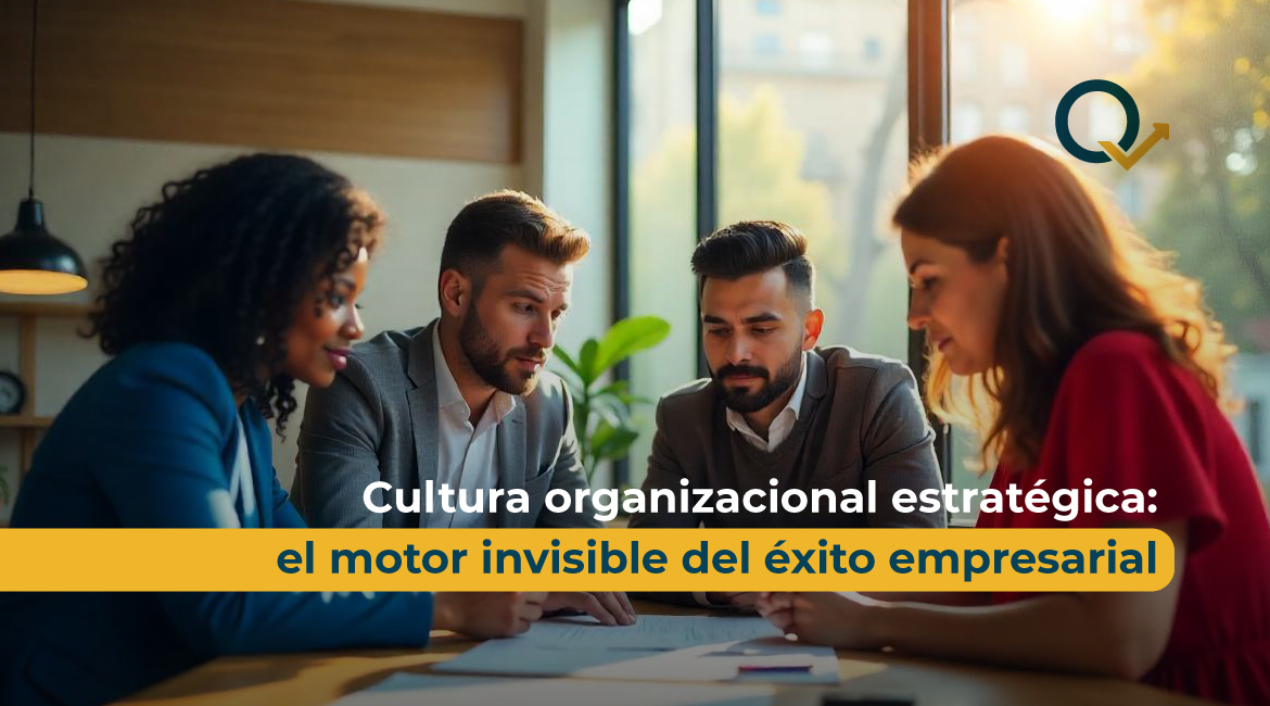 Equipo de trabajo desarrollando una cultura organizacional estratégica en una reunión empresarial