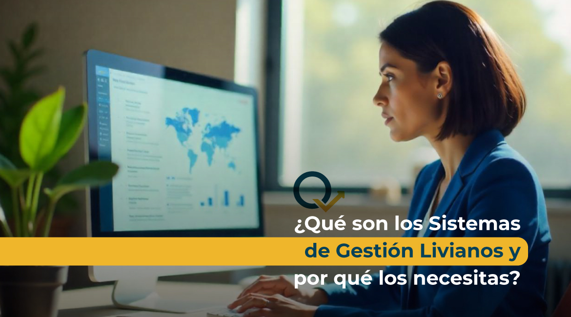 Mujer profesional utilizando un sistema de gestión liviano en su computador para optimizar procesos empresariales.